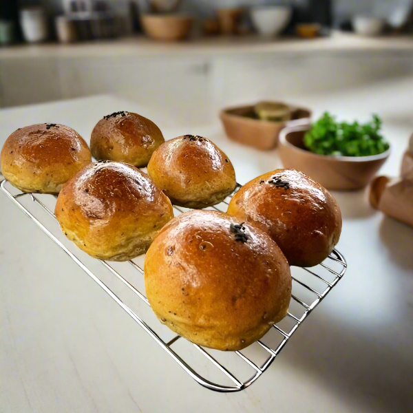 Moromi Raisin Buns